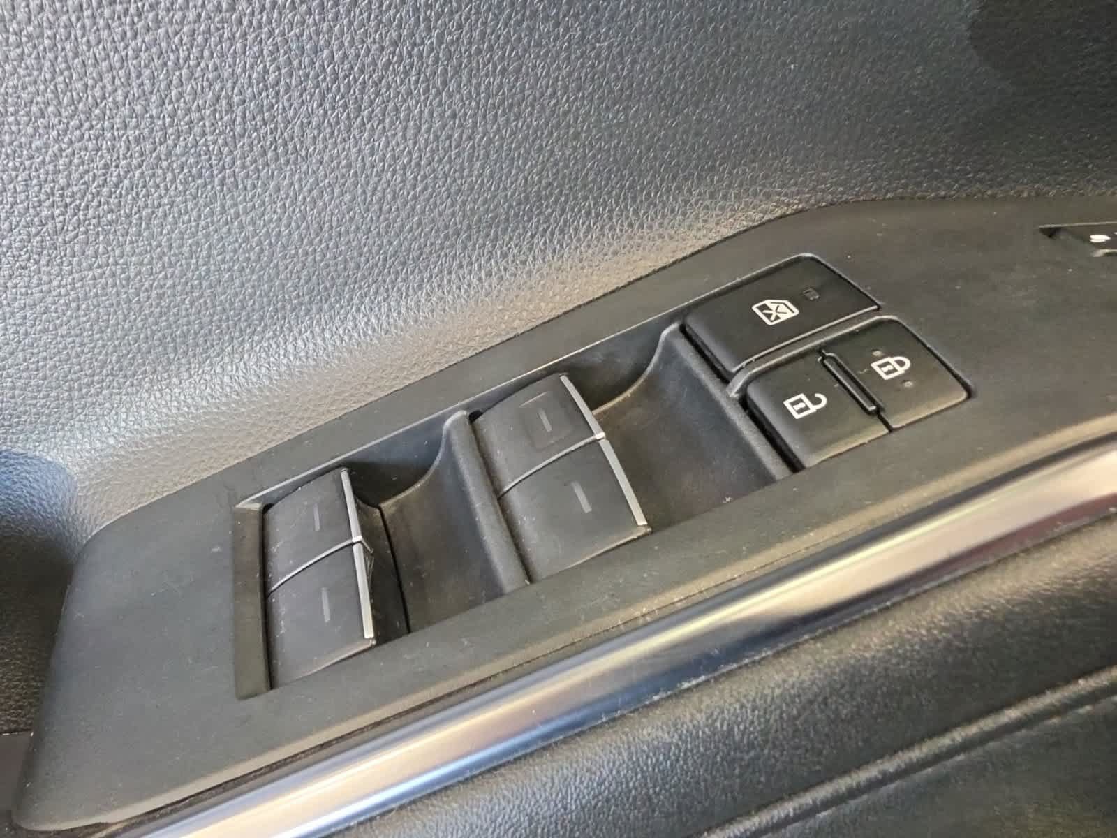 Used 2023 Toyota Highlander Limited AWD/4WD image 19