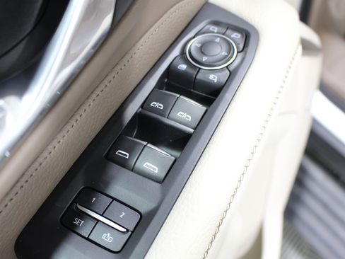 Used 2023 GMC Yukon XL Denali AWD/4WD image 7