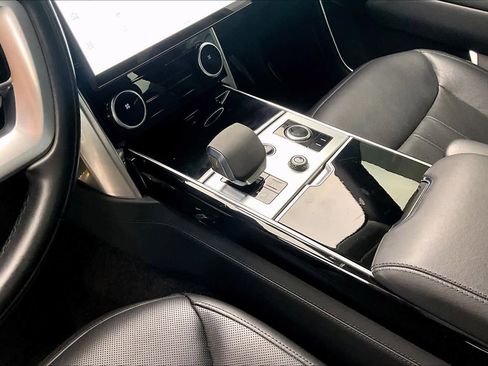 Used 2022 Land Rover Range Rover SE image 32
