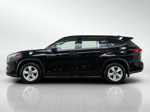 Used 2020 Toyota Highlander LE image 2