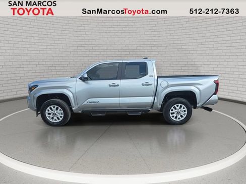 Used 2025 Toyota Tacoma SR5 AWD/4WD image 9