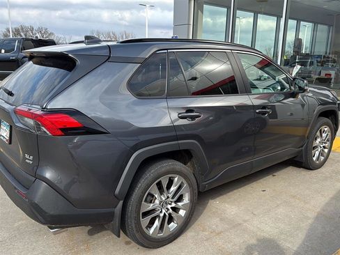 Used 2021 Toyota RAV4 XLE Premium image 12