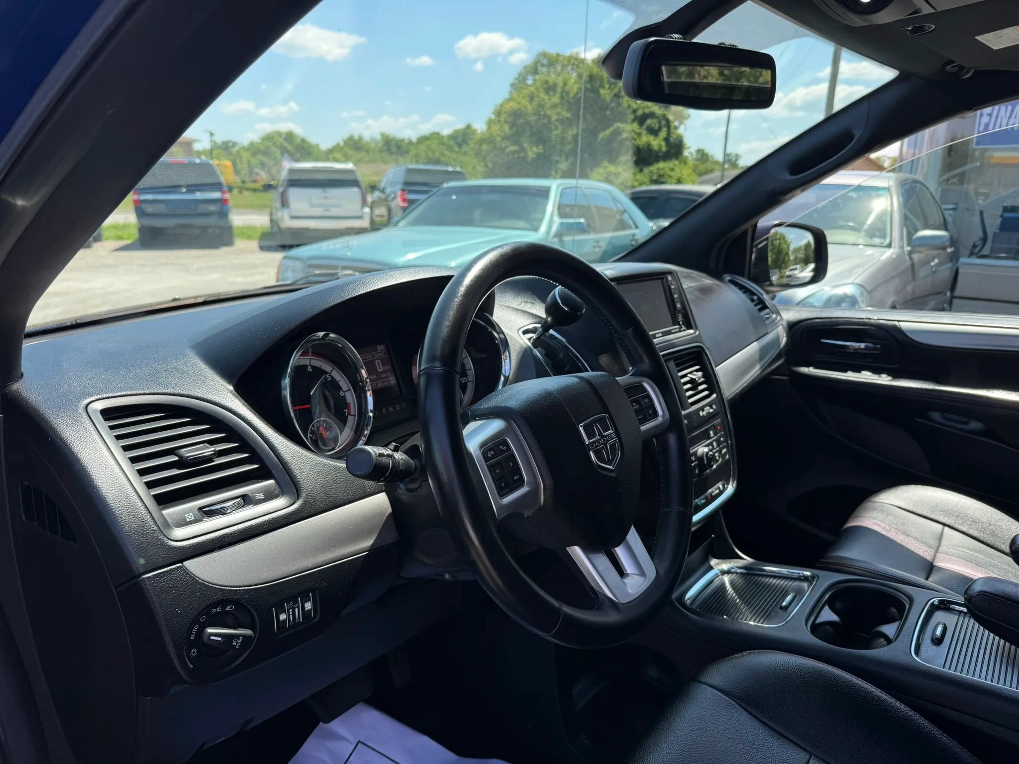 Used 2019 Dodge Grand Caravan GT FWD image 12