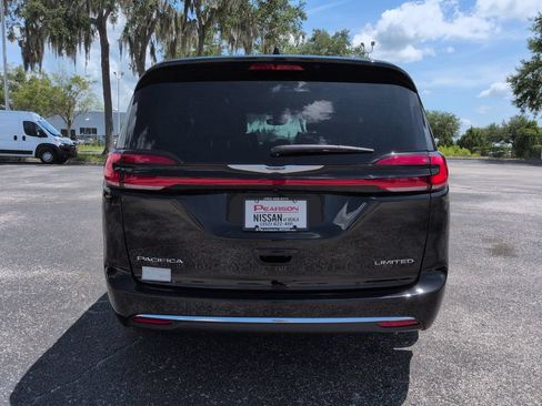 Used 2026 Chrysler Pacifica Limited FWD image 5