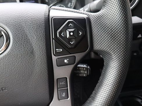 Used 2022 Toyota Tacoma TRD Off-Road image 31