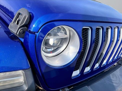 Used 2018 Jeep Wrangler Unlimited Sahara AWD/4WD image 30