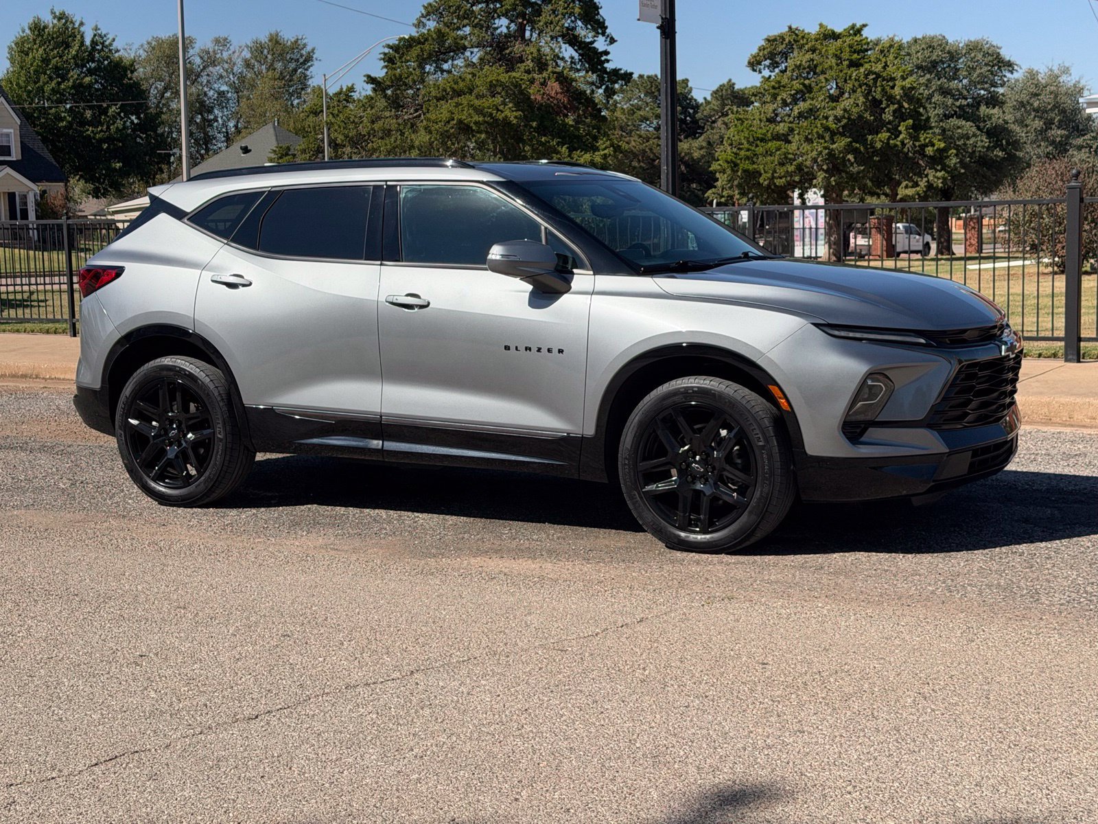Used 2023 Chevrolet Blazer RS w/ Driver Confidence II Package FWD image 2