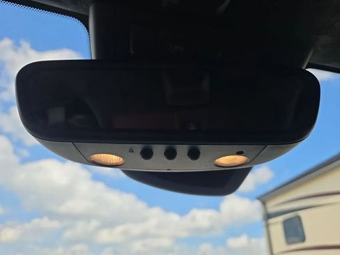 Used 2017 INFINITI QX30 Premium w/ Technology Package image 39