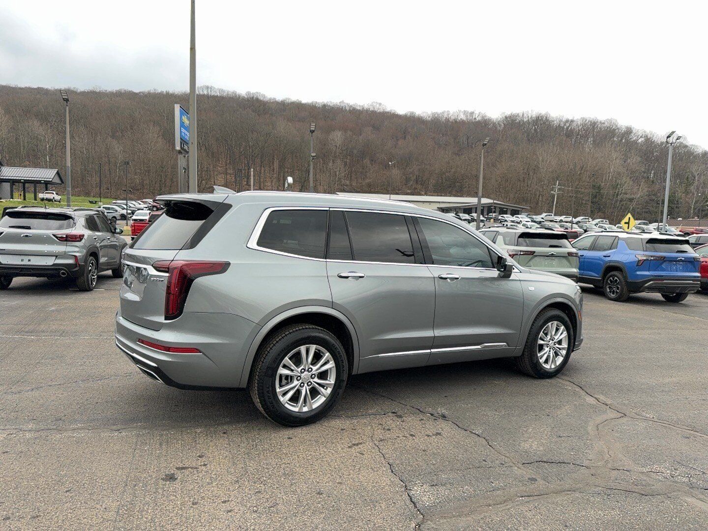 Used 2024 Cadillac XT6 Luxury w/ LPO, Floor Liner Package AWD/4WD image 5