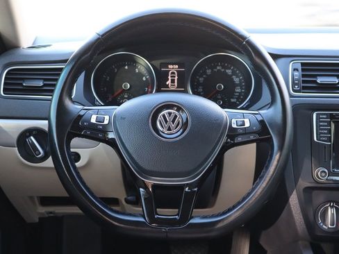 Used 2017 Volkswagen Jetta SE image 17