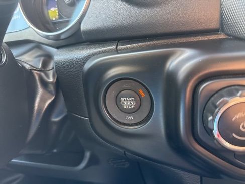 Used 2022 Jeep Wrangler Unlimited Sahara AWD/4WD image 22