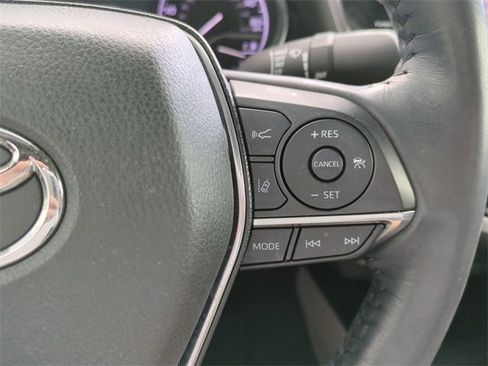 Used 2020 Toyota Camry XLE image 30