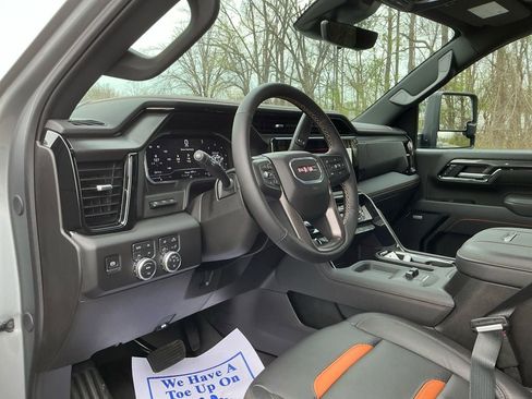 Used 2025 GMC Sierra 2500 AT4 w/ AT4 Premium Plus Package image 16