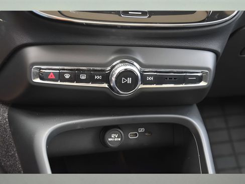 Certified 2025 Volvo XC40 B5 Ultra w/ Protection Package Premier image 26