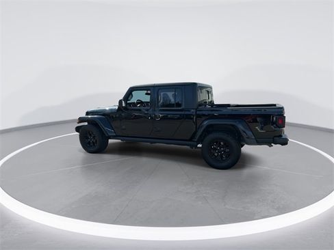 Used 2022 Jeep Gladiator Willys image 6