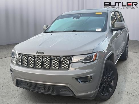 Used 2021 Jeep Grand Cherokee Laredo X RWD image 3