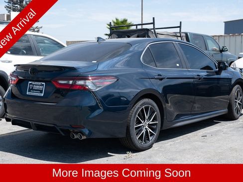 Used 2021 Toyota Camry SE FWD image 3