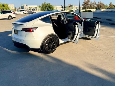 Used 2020 Tesla Model Y Long Range AWD/4WD image 53