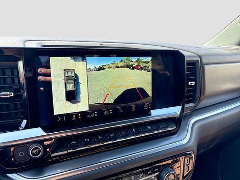 Used 2025 Chevrolet Silverado 1500 High Country w/ Technology Package AWD/4WD image 14