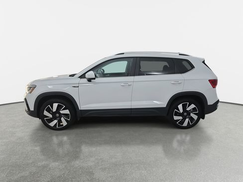 Certified 2024 Volkswagen Taos SEL image 6