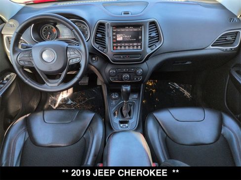 Used 2019 Jeep Cherokee Trailhawk w/ Cold Weather Group image 24
