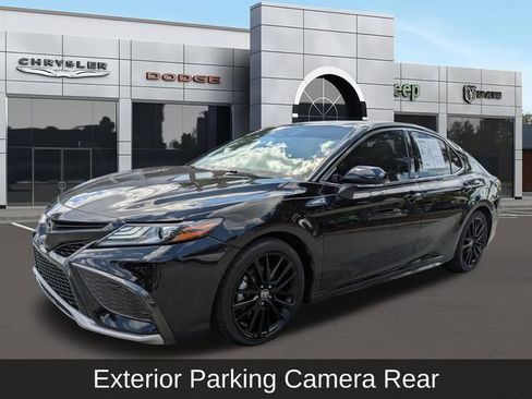 Used 2022 Toyota Camry XSE FWD image 8