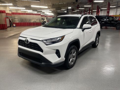 Used 2025 Toyota RAV4 XLE image 5
