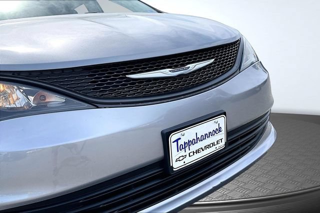 Used 2020 Chrysler Voyager L FWD image 30