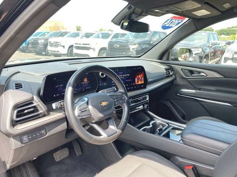 Used 2024 Chevrolet Traverse LT AWD/4WD image 10