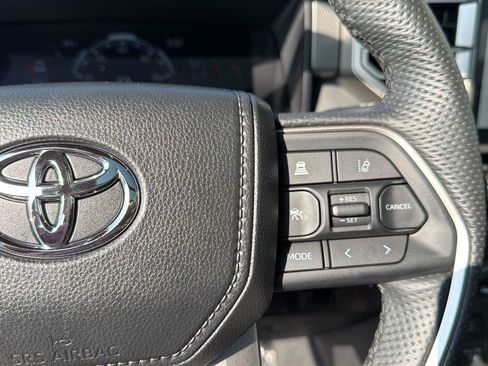 Used 2025 Toyota Tundra Limited AWD/4WD image 22
