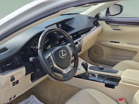 Used 2014 Lexus ES 350 w/ Premium Package FWD image 12