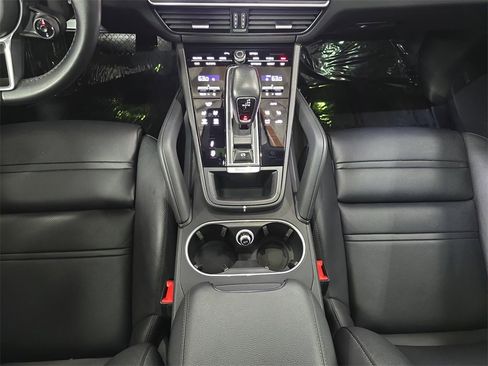 Used 2021 Porsche Cayenne image 20