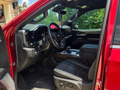 Used 2024 Chevrolet Silverado 1500 High Country w/ Technology Package AWD/4WD image 16