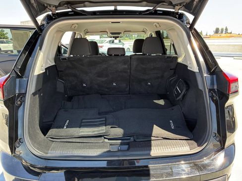 Used 2025 Nissan Rogue SV FWD image 33