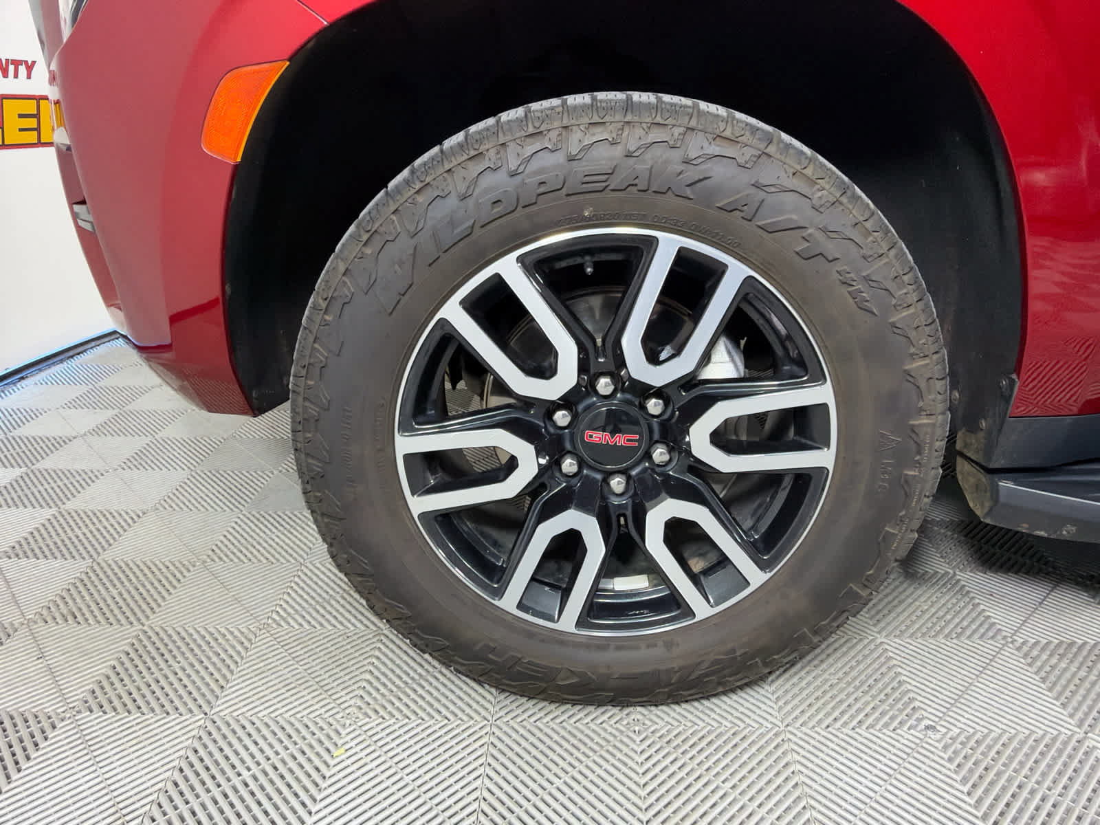 Used 2024 GMC Yukon AT4 AWD/4WD image 10