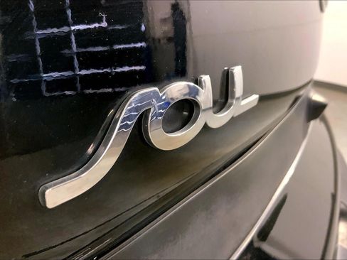 Used 2015 Kia Soul + FWD image 8