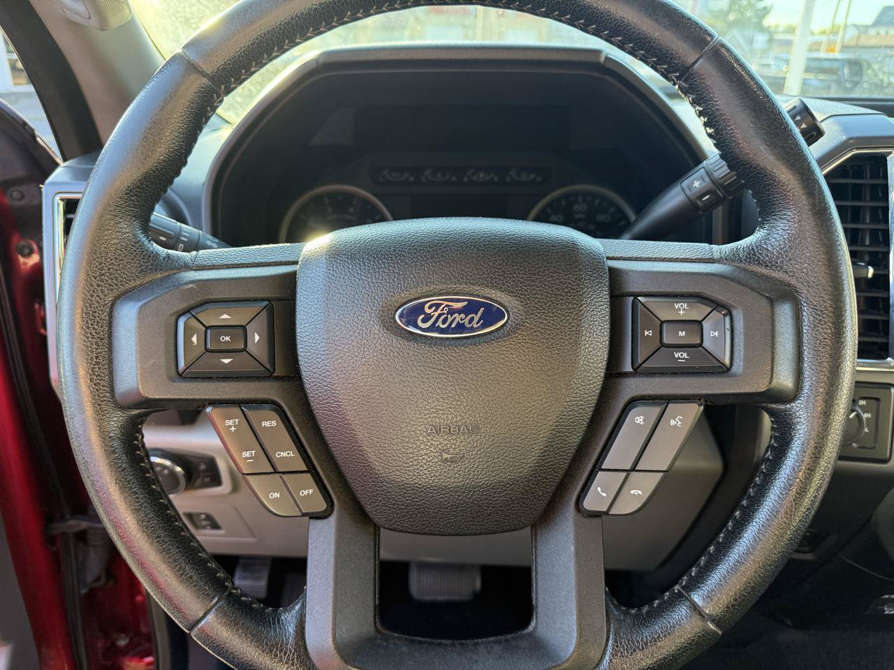 Used 2015 Ford F150 XLT w/ Equipment Group 302A Luxury AWD/4WD image 18