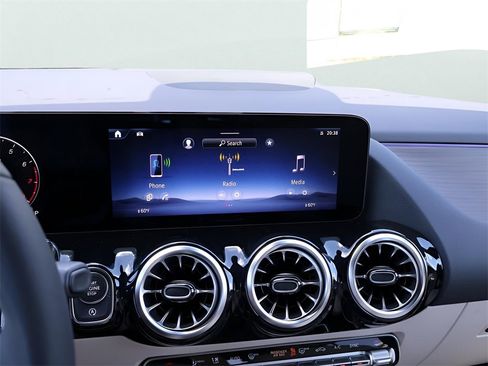 New 2026 Mercedes-Benz GLA 250 4MATIC image 23