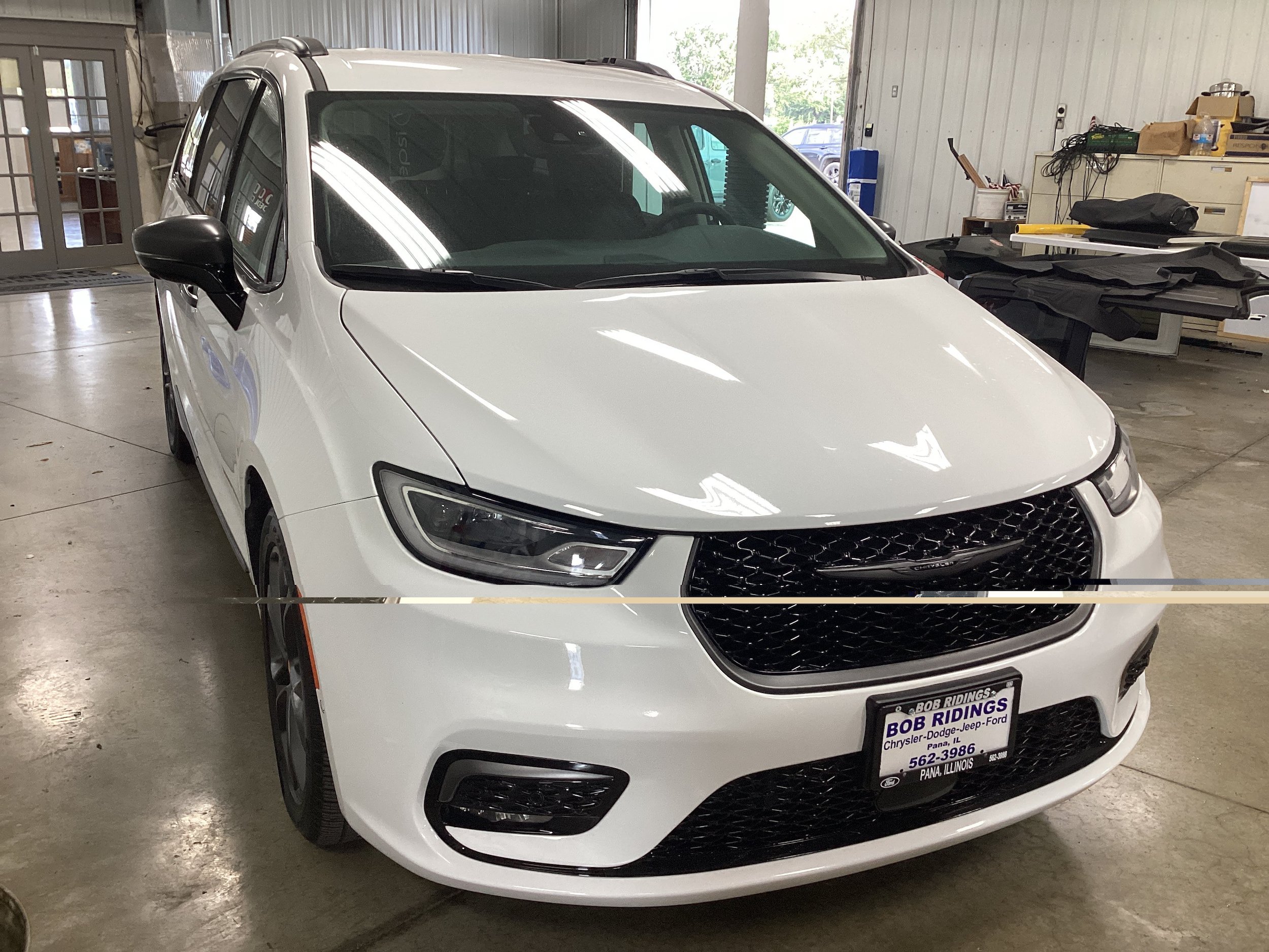 Used 2024 Chrysler Pacifica Touring-L w/ Road Tripper Package FWD image 8