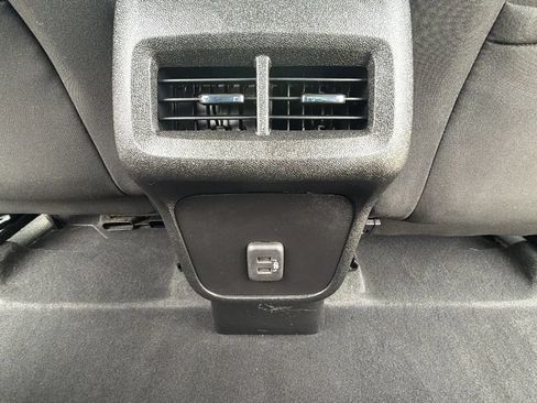 Used 2019 Chevrolet Equinox LT FWD image 30