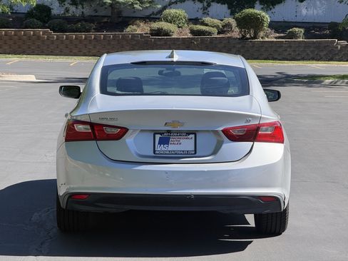 Used 2017 Chevrolet Malibu LT FWD image 4