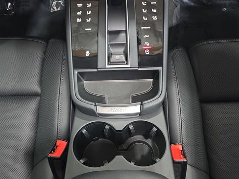 New 2026 Porsche Macan image 20