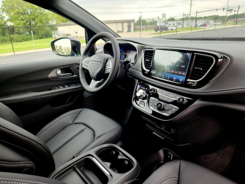 New 2027 Chrysler Pacifica Select FWD image 40