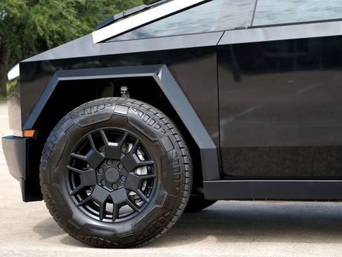 Used 2024 Tesla Cybertruck Cyberbeast AWD/4WD image 33