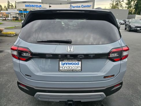 Used 2023 Honda Pilot TrailSport image 5