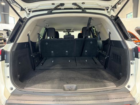 Used 2022 Nissan Pathfinder SV AWD/4WD image 9