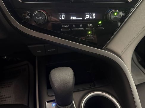 Used 2022 Toyota Camry LE FWD image 32