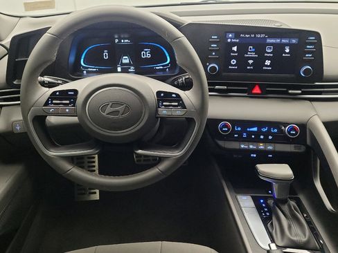 Used 2025 Hyundai Elantra Sport FWD image 22