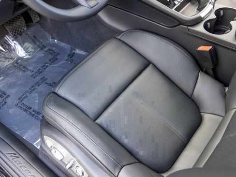 New 2026 Porsche Macan AWD/4WD image 30