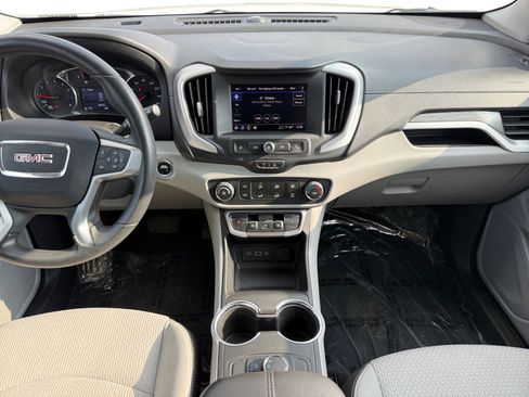 Used 2024 GMC Terrain SLE image 9